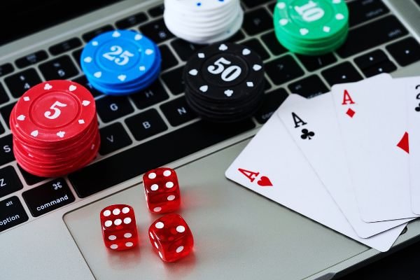 816slot Sportsbook Mobile APP ဖြင့် ဘောလုံးလောင်းကစားနေသောမြင်ကွင်း